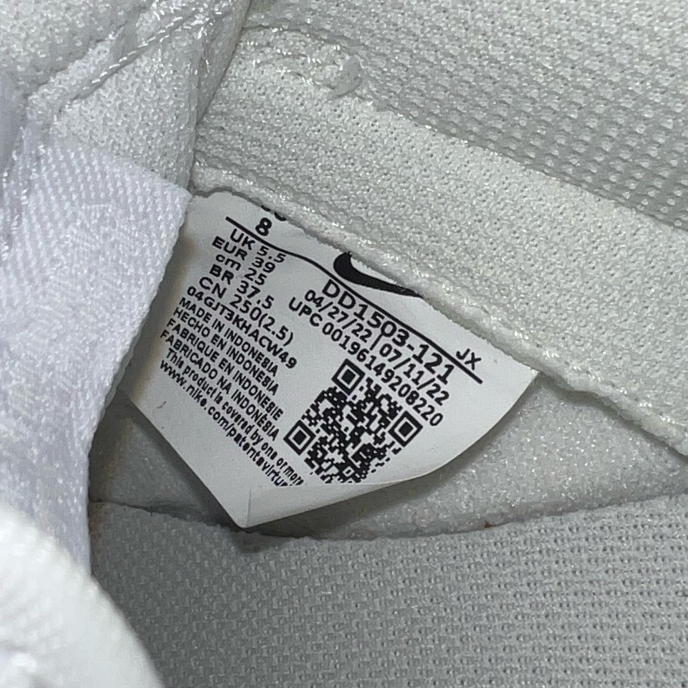 EUC Nike Low Dunks - Picture 7 of 7
